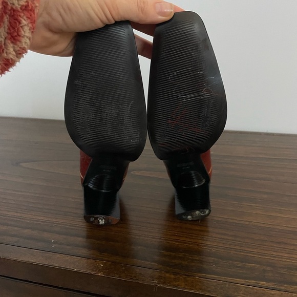 Matisse, women’s 6.5, crackled leather maroon fringe heeled buckle loafers - Picture 9 of 11